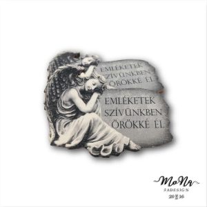   Kőtábla mellett ülő angyal-emléketek szívünkben örökké él 8x6,5cm