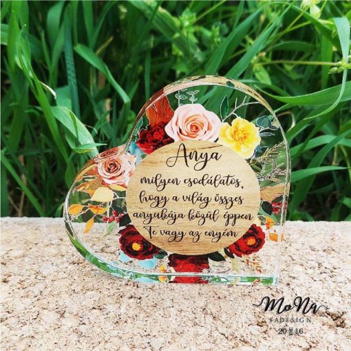 Közepes plexi szív barna- anya, milyen csodálatos...  10x10cm
